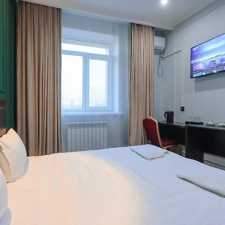 אלמטי Hotel Vivaldis מראה חיצוני תמונה