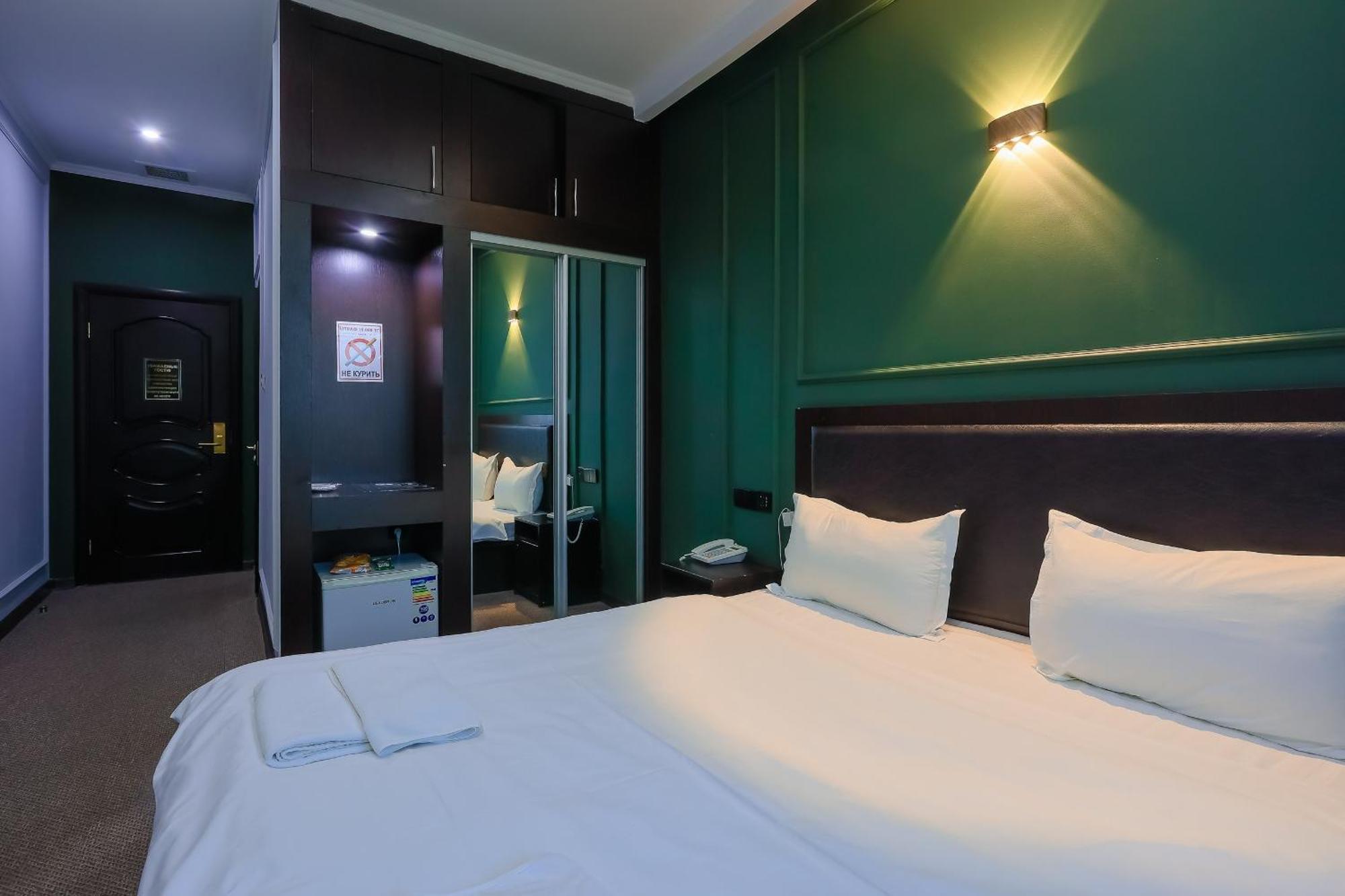אלמטי Hotel Vivaldis מראה חיצוני תמונה