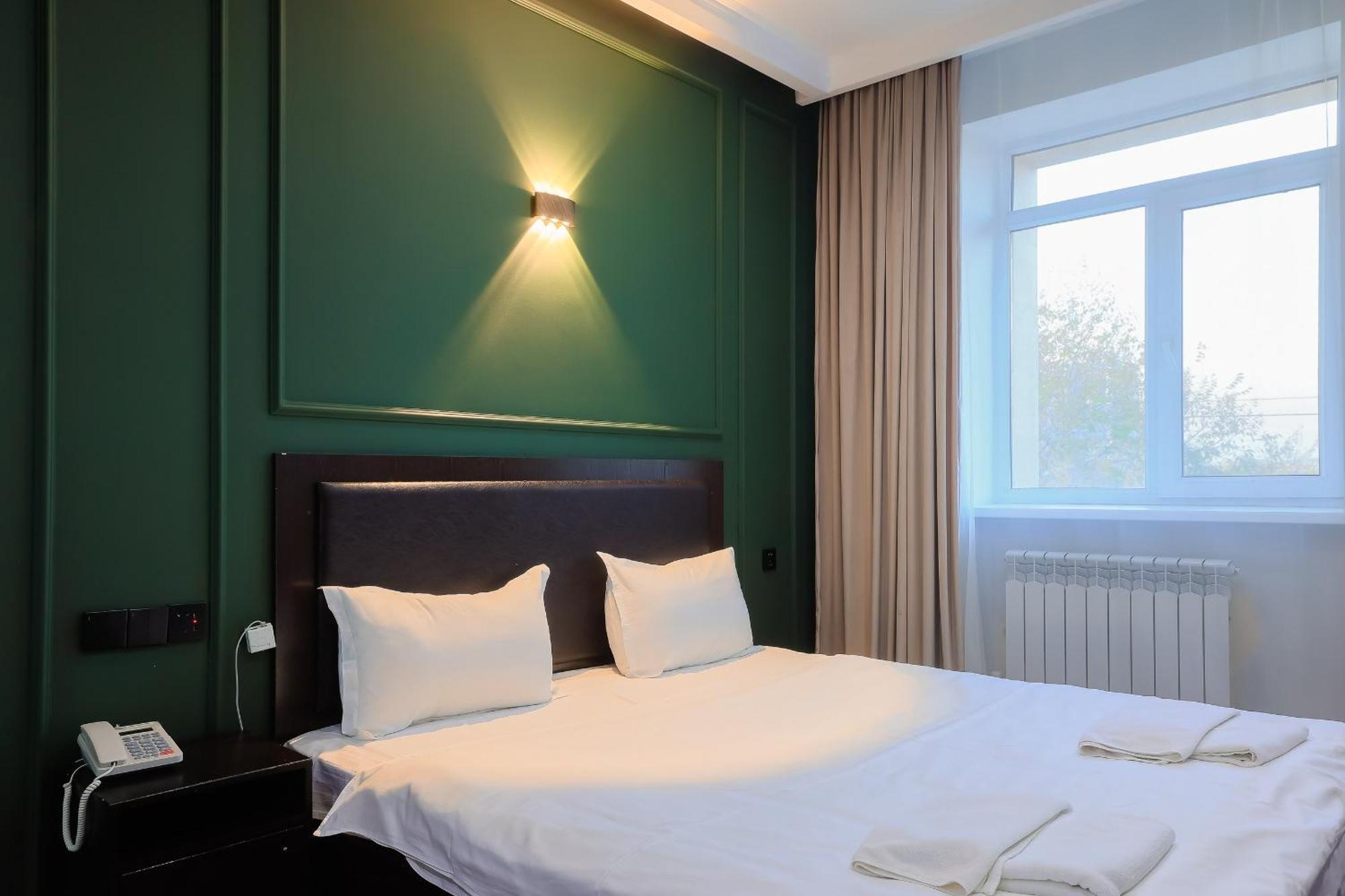 אלמטי Hotel Vivaldis מראה חיצוני תמונה