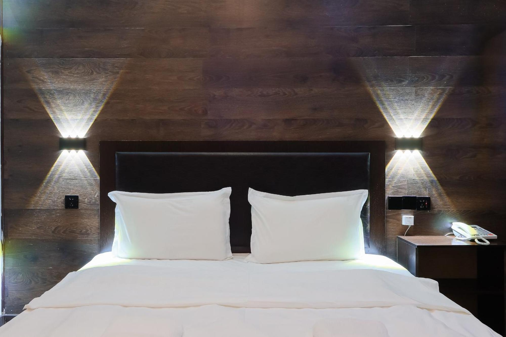 אלמטי Hotel Vivaldis מראה חיצוני תמונה