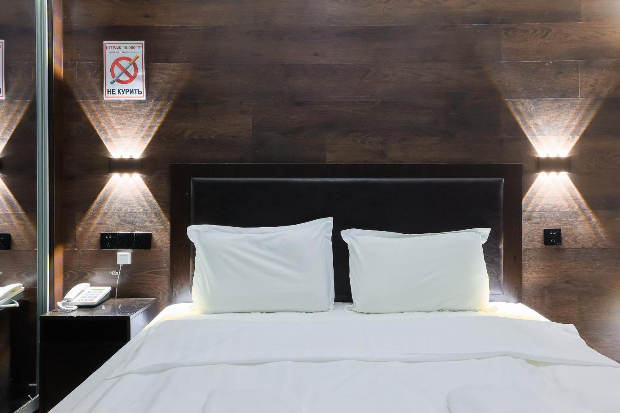 אלמטי Hotel Vivaldis מראה חיצוני תמונה