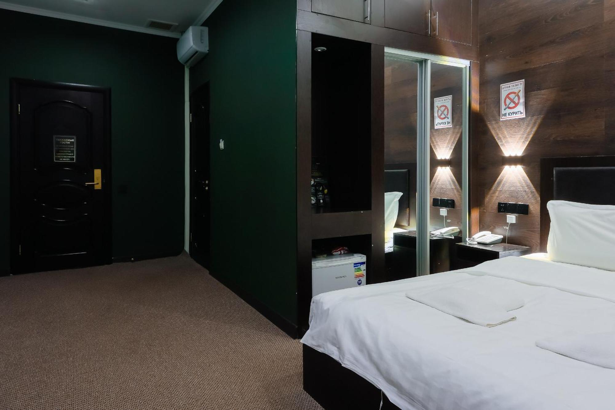 אלמטי Hotel Vivaldis מראה חיצוני תמונה