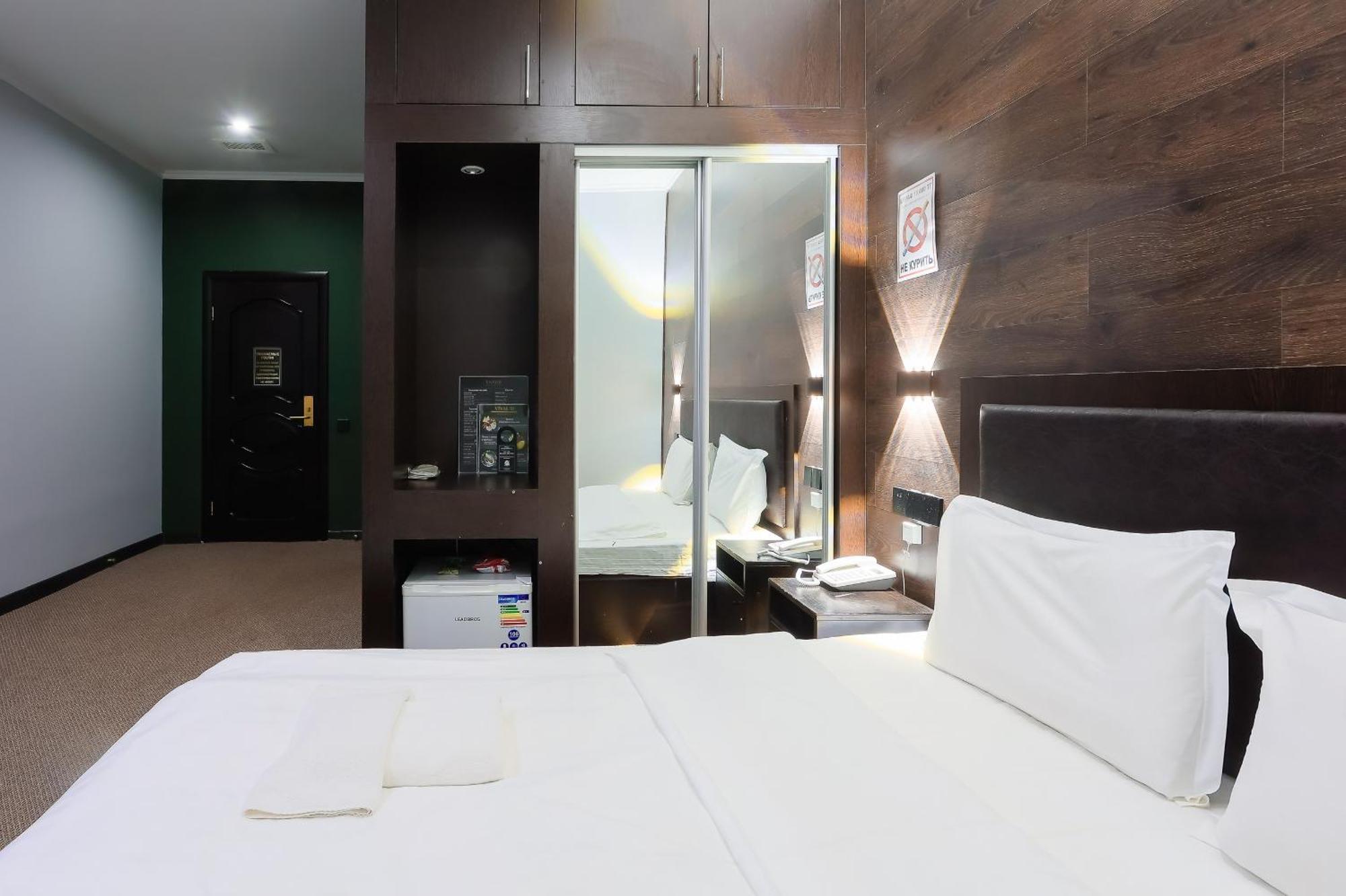אלמטי Hotel Vivaldis מראה חיצוני תמונה