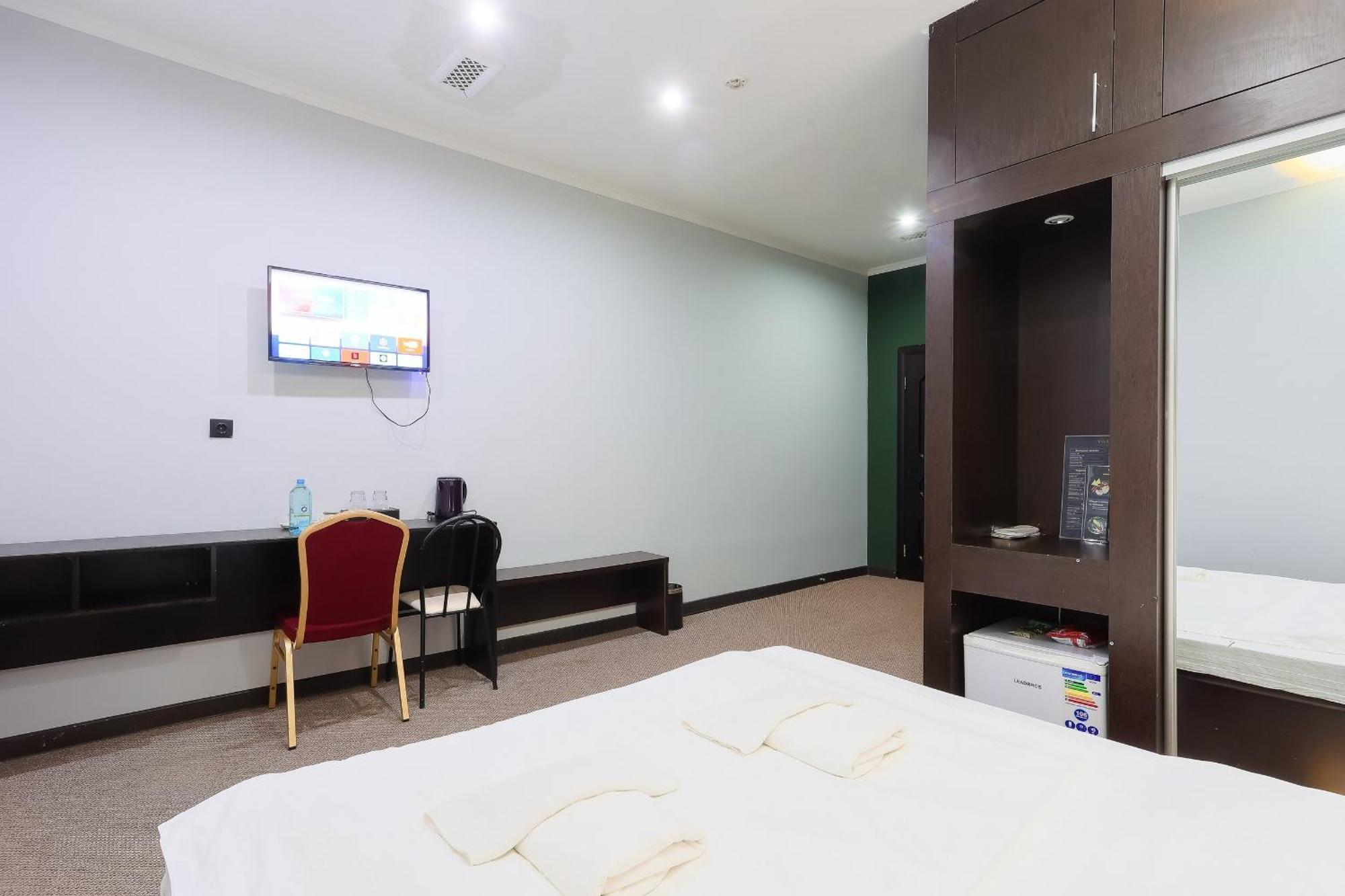 אלמטי Hotel Vivaldis מראה חיצוני תמונה
