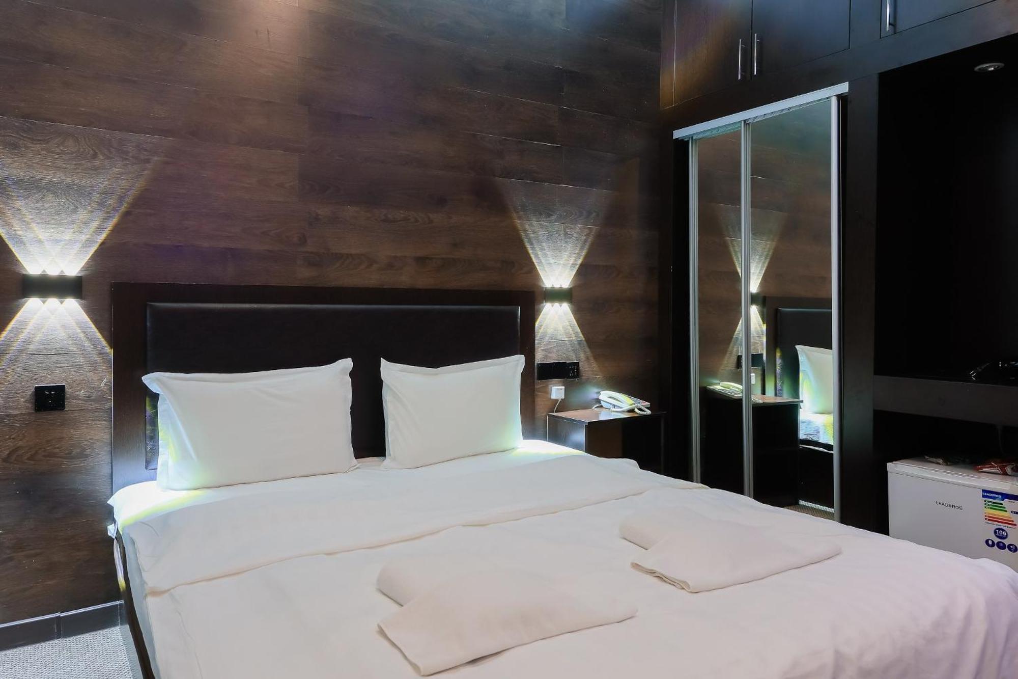 אלמטי Hotel Vivaldis מראה חיצוני תמונה